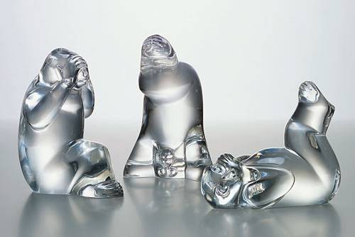 three monkeys made of glass, collection Steuben Glass